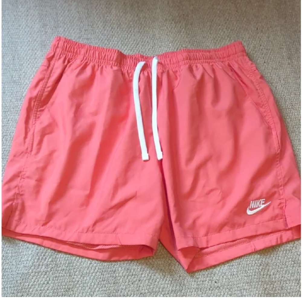 Mens Nike Standard Fit Mid Thigh Length Athletic Shorts Size Medium Salmon